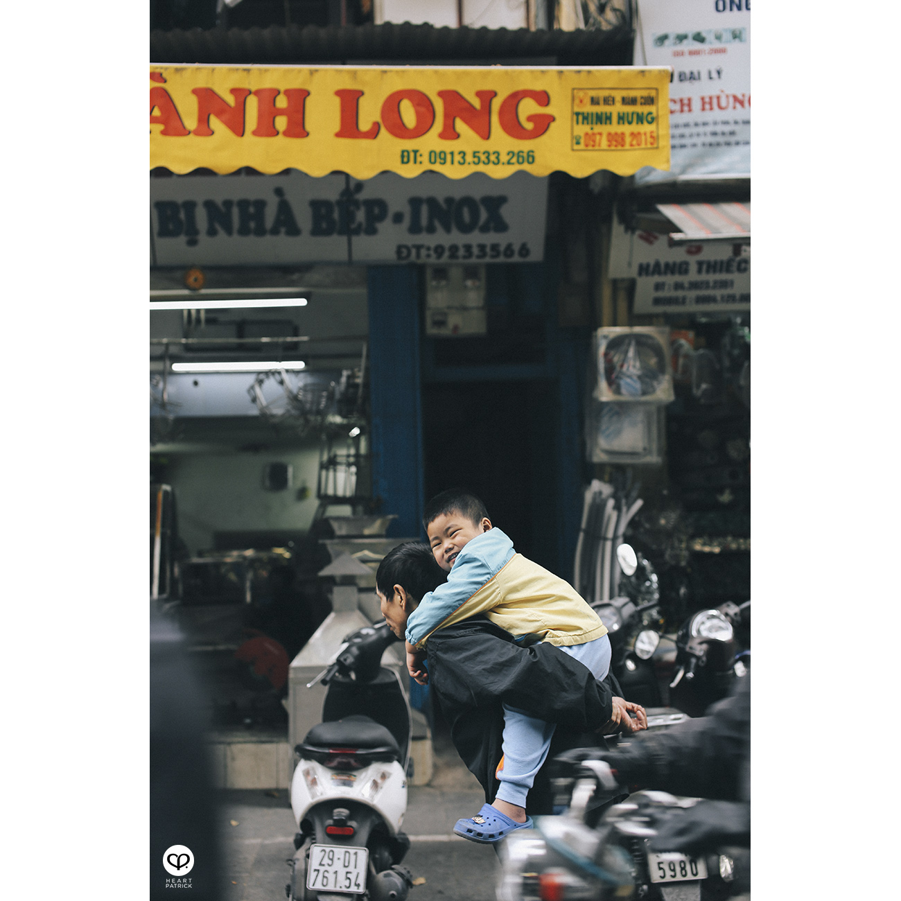 heartpatrick travel hanoi vietnam street photography