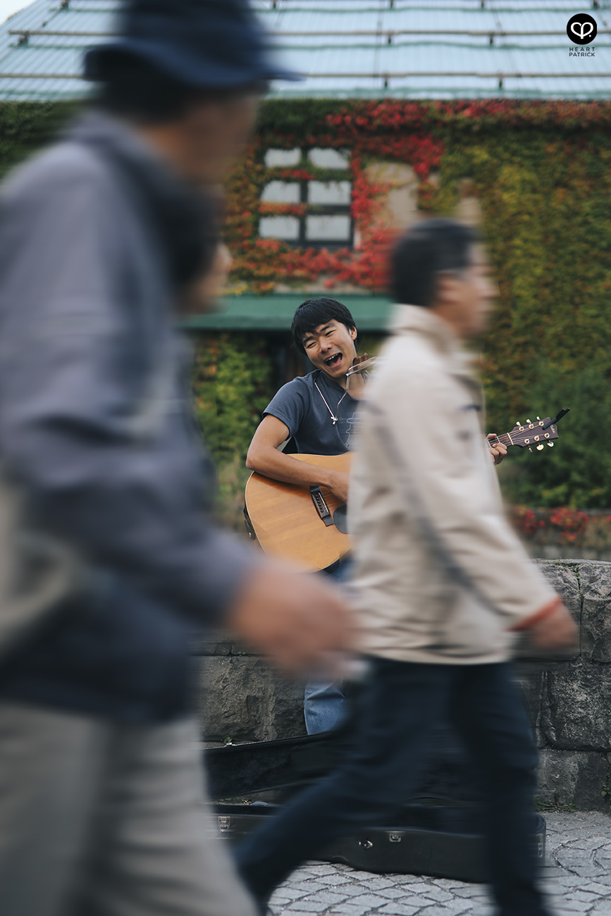 heartpatrick travel photography photojournalism hokkaido japan street otaru canal street musician