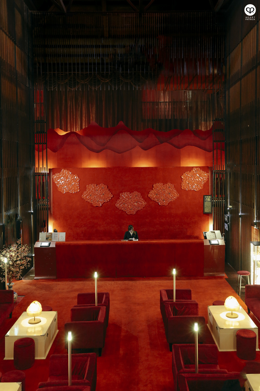 heartpatrick singapore hotel chinatown santa grand lai chun yuen quaint chinese opera